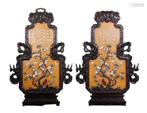 A PAIR OF CHINESE CARVED ZITAN LACQUER GEM STONE INLAID HANGLE SCREEN