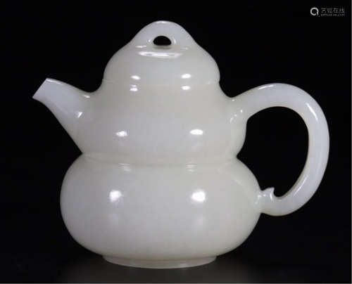 A CHINESE CARVED WHITE JADE GOURD KETTLE