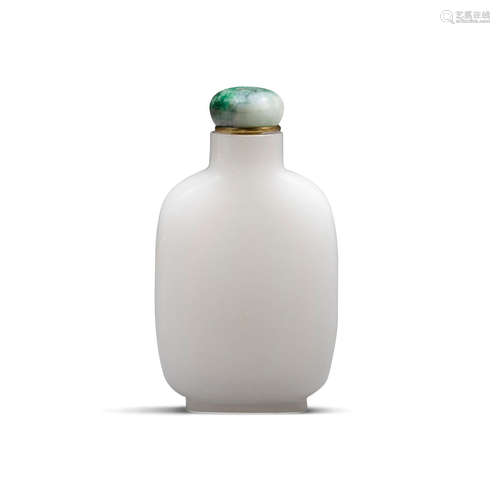 19th century A white jade snuff bottle