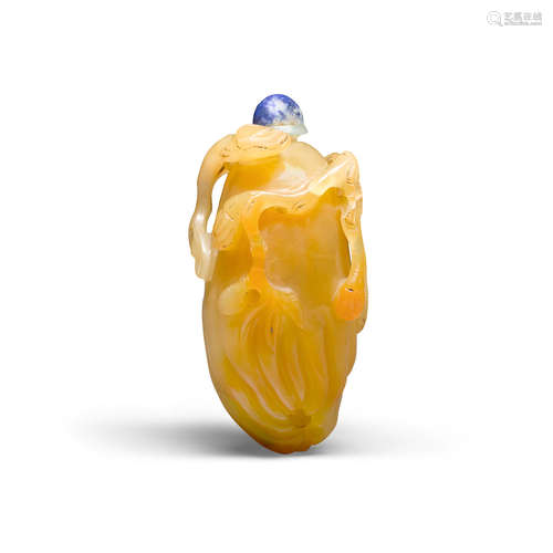 Late 19th/early 20th century An agate 'Buddha's hand' snuff bottle