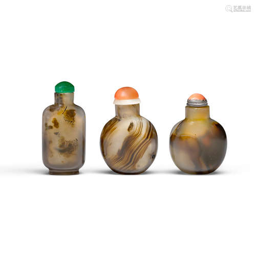 19th/early 20th century Three small agate snuff bottles