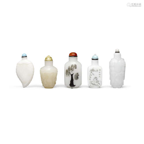 19th to 20th century Five white glass snuff bottles
