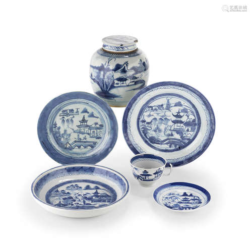 19th century A group of twenty-one Canton blue and white export porcelains