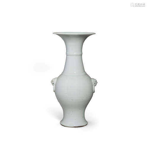 Late Qing/Republic period A dehua trumpet mouth vase