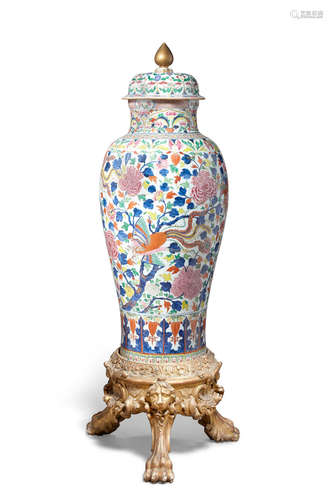 Qianlong period A massive fencai enameled porcelain temple jar and cover