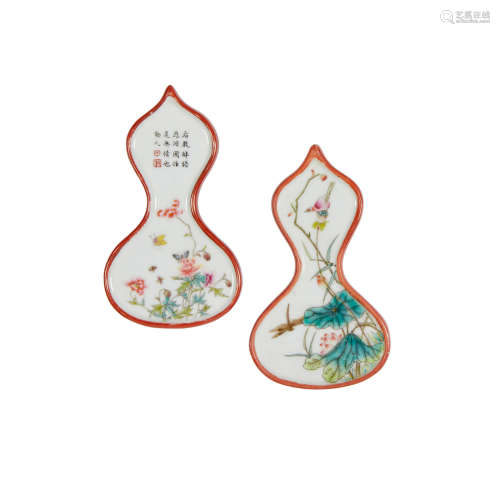 A PAIR OF SMALL FAMILLE-ROSE ENAMELED 'DOUBLE-GOURD' PLAQUES