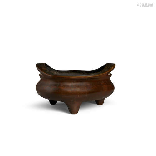 Xuande mark, Late Qing/Republic period A large cast bronze incense burner