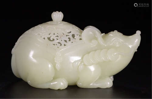 A CHINESE CARVED JADE MOUSE INCENSE BURNER