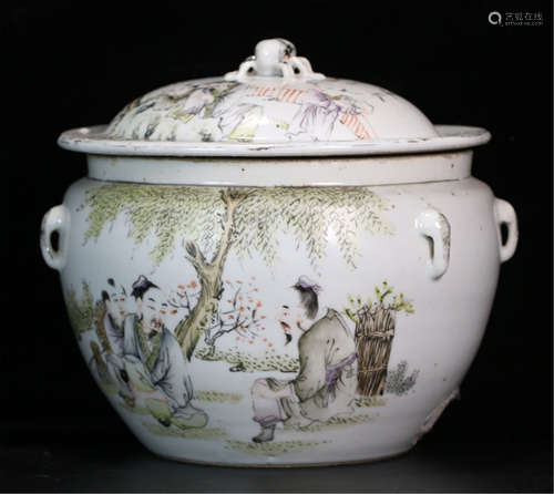 A CHINESE PORCELAIN FAMILLE ROSE FIGURE AND POEM LIDDED JAR