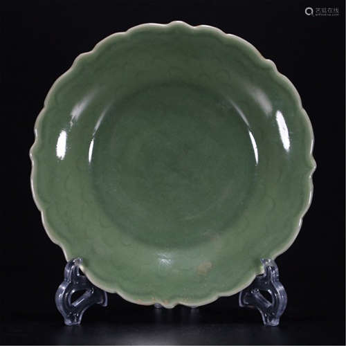 A CHINESE PORCELAIN CELADON GLAZED DISH