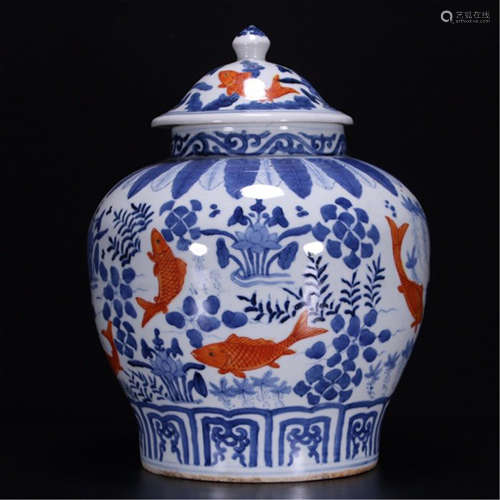 A CHINESE PORCELAIN BLUE AND WHITE FISH LIDDED JAR