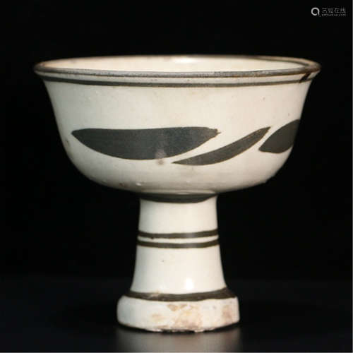 A CHINESE PORCELAIN CIZHOU GLAZED STEM CUP