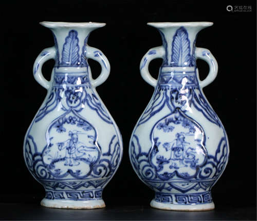 A PAIR OF CHINESE PORCELAIN BLUE AND WHITE FIGURE VASES