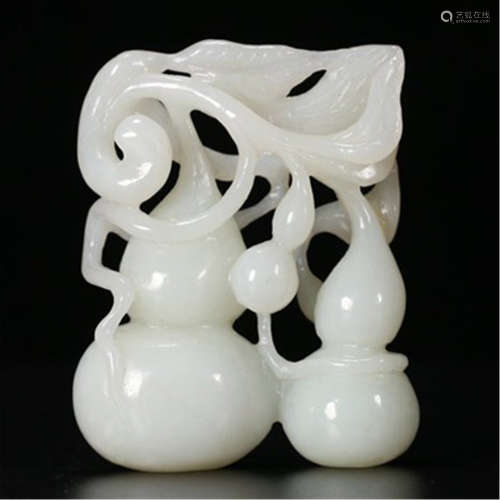 A CHINESE CARVED JADE GOURD TABLE ITEM