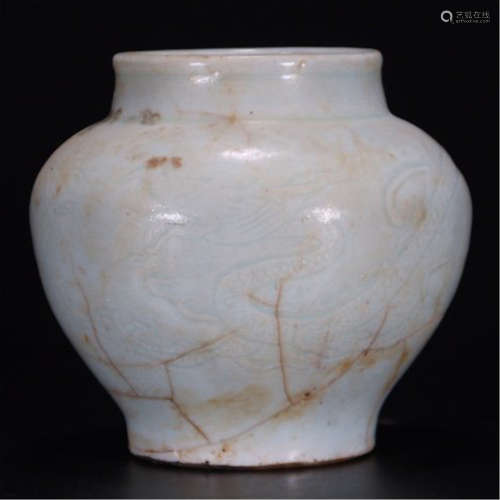 A CHINESE PORCELAIN WHITE DRAGON WATER JAR