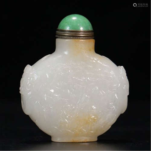 A CHINESE CARVED JADE FIGURE AND STORY LIDDED SNUFF BOTTLE