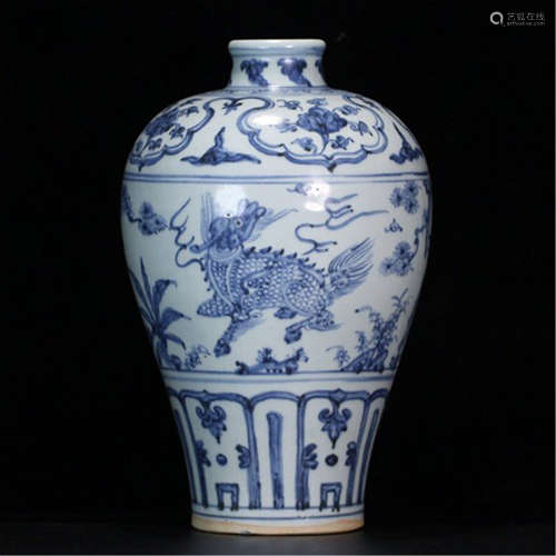 A CHINESE PORCELAIN BLUE AND WHITE BEAST VASE