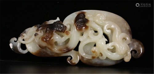 A CHINESE CARVED JADE DRAGON PENDANT