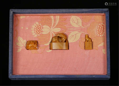 A SET OF CHINESE CARVED SOAP STONE TIANHUANG BEAST SEALS