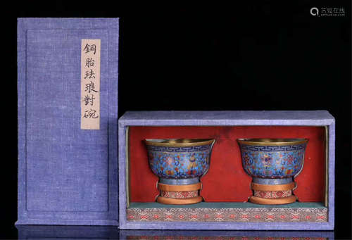 A PAIR OF CHINESE CLOISONNE FLOWER BOWLS