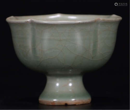 A CHINESE PORCELAIN CELADON GLAZED STEM CUP