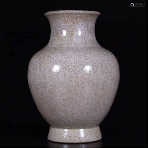 A CHINESE PORCELAIN GE-TYPE GLAZED SQUARE VASE