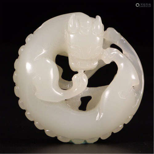 A CHINESE CARVED JADE DRAGON PENDANT