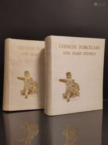 CHINESE PORCELAIN AND HARD STONES, DEUX VOLUMES, 1911 Par Edgar Gorer et J.F. Blacker [...]
