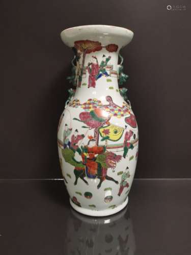 Vase en porcelaine polychrome Chine, XXème siècle Balustre, à décor d'un immortel [...]
