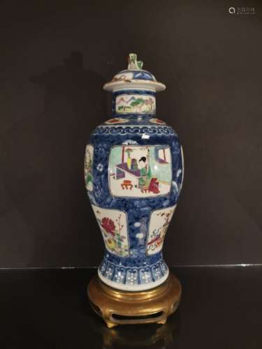 Vase couvert en porcelaine famille rose et bleu blanc Chine, fin du XIXème siècle [...]