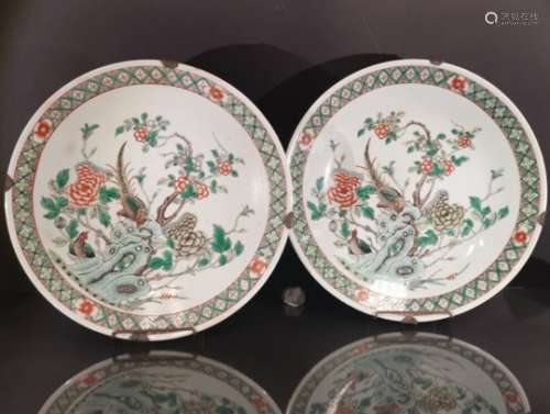 Paire de plats en porcelaine famille verte. Chine, fin du XIXème siècle, début du [...]