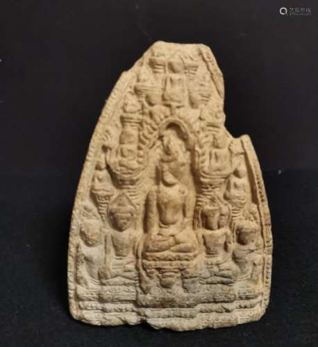 Petite stèle en terre cuite Thaïlande, Haripunchai, XIIIème siècle A décor en [...]