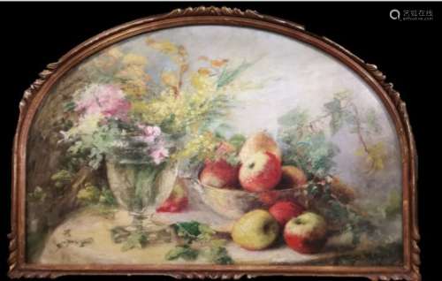 At BOEL. Nature morte au bouquet et pomme. Huile sur panneau cintrée, signée en bas [...]