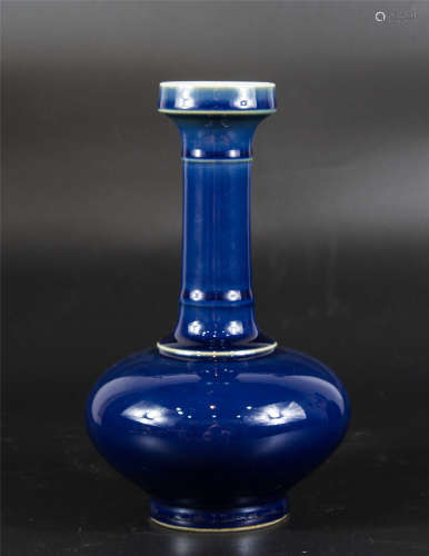 祭蓝釉花瓶