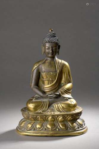 TIBET XXe siècle. Statuette de bouddha en bronze d…