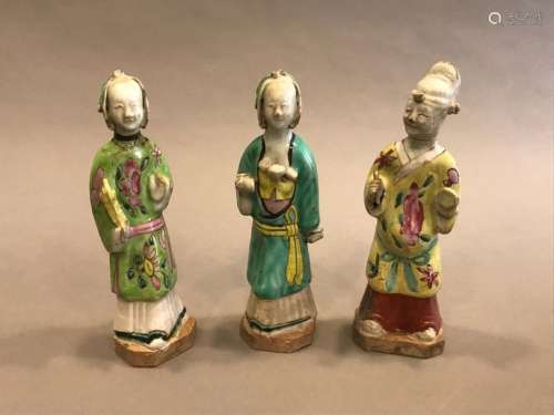 CHINE, Époque QING XIXe siècle. Trois statuettes d…