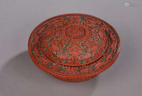 CHINE Début du XIXe siècle. Boîte de forme ronde à…