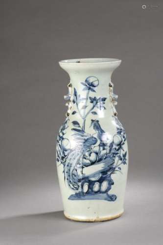 CHINE, Canton Début XXe siècle. Vase balustre en p…