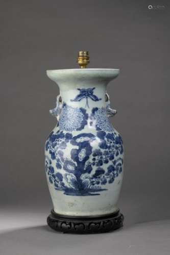 CHINE, Canton XIXe siècle. Vase en grès céladon à …