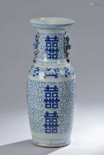 CHINE Époque MINGUO (1912 1949). Grand vase en grè…