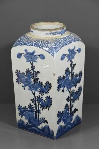 Pot en porcelaine de Chine bleue (Ht.32cm)