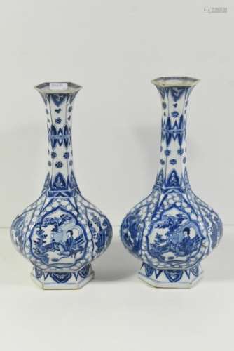 Paire de vases octogonaux en porcelaine de Chine, …
