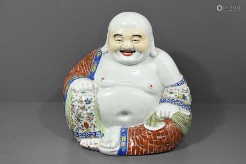 Bouddha en porcelaine de Chine, marqué en dessous …