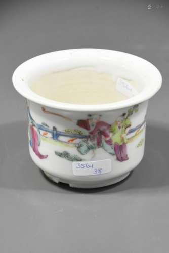 Petit cache pot en porcelaine de Chine 19ème (ht 7…