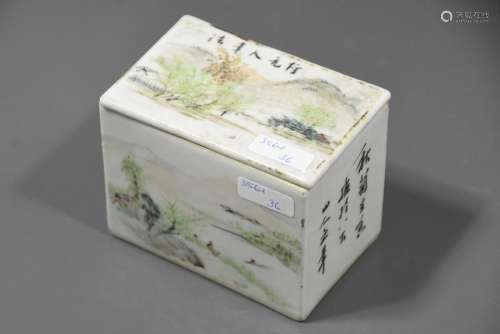 Boîte couverte en porcelaine de Chine 19ème (ht 8 …