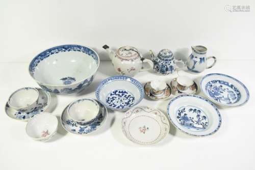 Lot de 12 porcelaines de Chine 18ème (accidents)