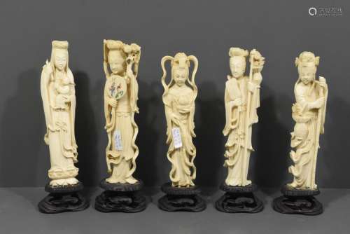 5 statuettes asiatiques (Ht.22cm)