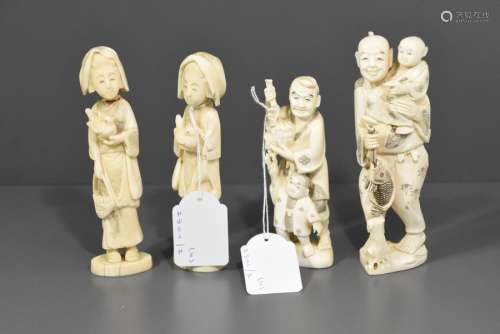 Quatre okimono en ivoire sculpté, Japon période Me…