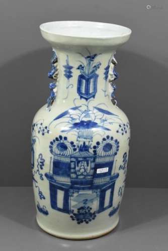 Vase en porcelaine bleue de Chine (ht 42cm)
