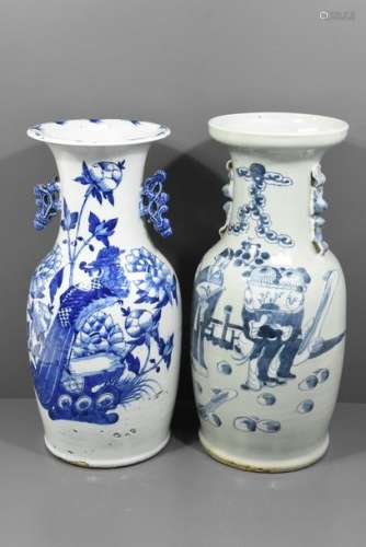 Lot de 2 vases en porcelaine de Chine 19ème accide…